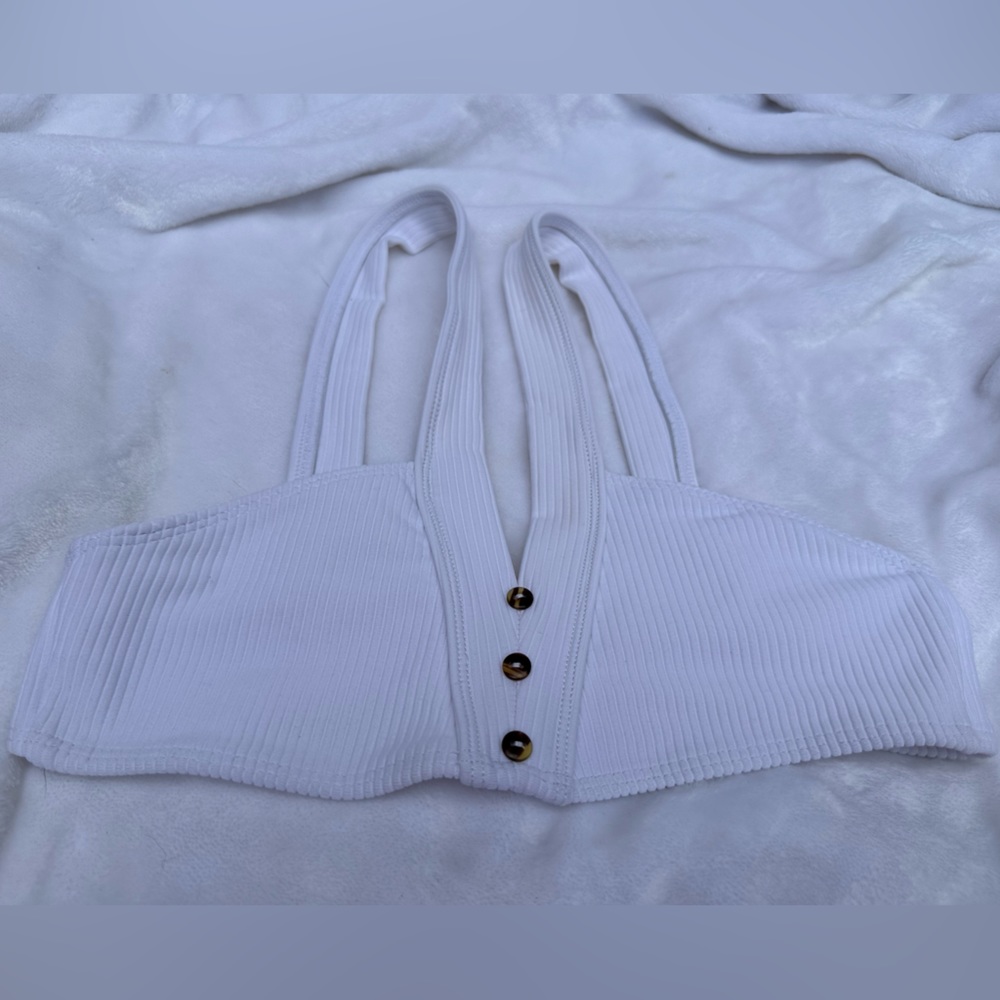 EUC Tularosa Cove Bikini Top in White. 3 buttons, ribbed fabric. Size xs - Picture 10 of 10